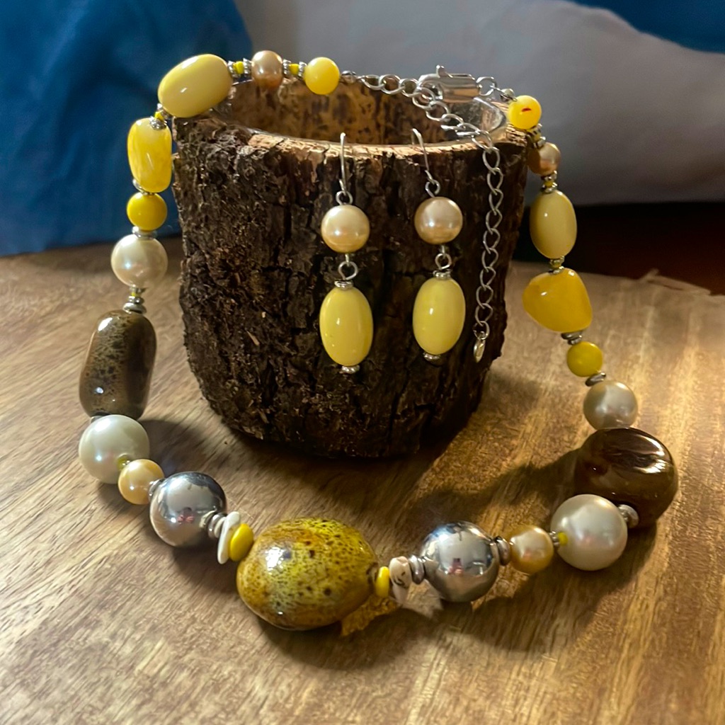 Vintage Necklace And Earrings With Stones Plastic And Metal